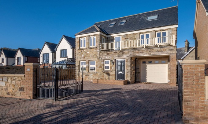 North Sunderland House | No 1, Twin Palms - Four Bedroom House, Sleeps 8