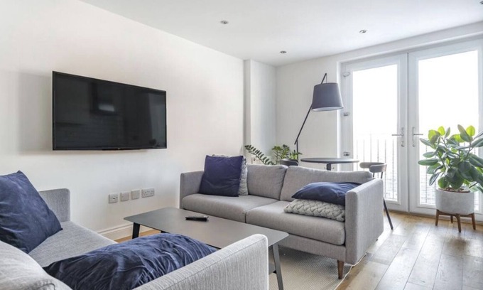 London Borough of Bromley Apartment | No.1 Universal House - Double Bedroom Apartment
