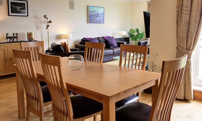 Brora Apartment | No. 10 The Links - sleeps 4 guests in 2 bedrooms