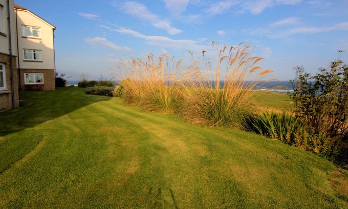 Brora Apartment | No. 18 The Links is a second floor apartment located by the famous James Braid Golf course in Brora