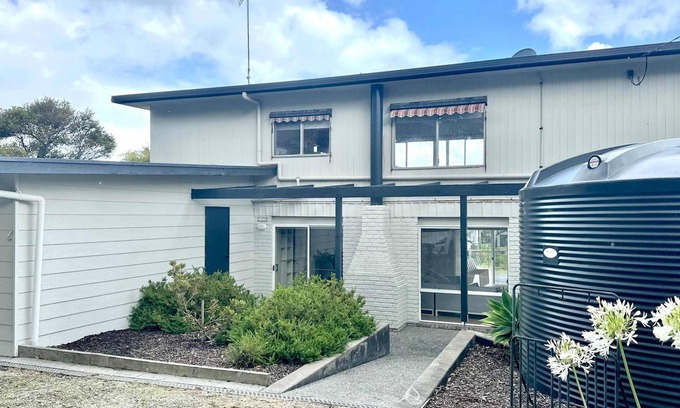 Waratah House | No 2 Waratah Avenue Waratah Bay
