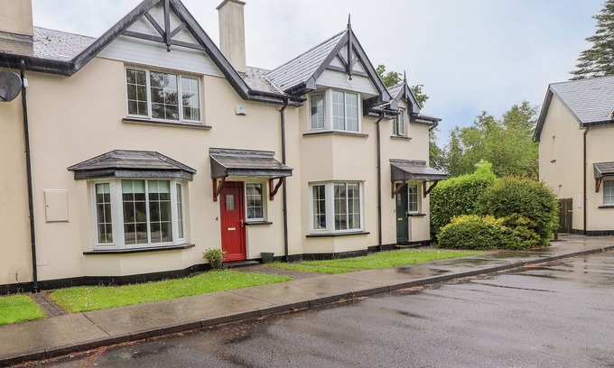 Kenmare Cottage | NO. 4 LANSDOWNE VILLAGE, family friendly in Kenmare, County Kerry