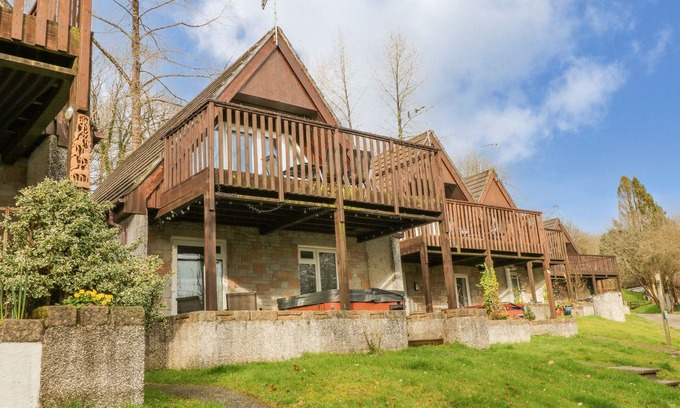 St. Ann's Chapel Cottage | NO 51 VALLEY LODGES, pet friendly, with pool in Gunnislake