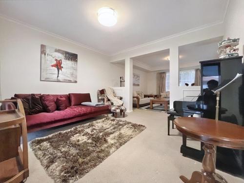 Doncaster House | No 58 Bright & Spacious 4-Bedroom Home