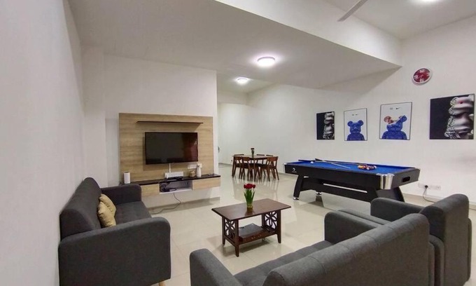 Pasir Penambang House | No 68 Sunlight Homestay 4R3B - 24 Pax, Karaoke