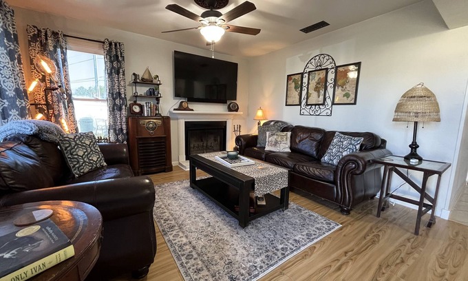 Huntsville Apartment | No chores!/6 guests/⬇️stairs/🦮🐈/WI-FI/easy access/grill