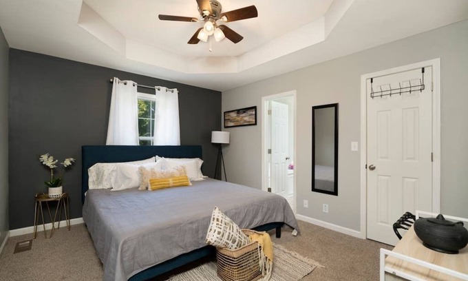 Clarksville House | NO CLEANING FEE Jet Tub + 4 Bed/2 Bath w/Fenced Back Yard/Pet Friendly