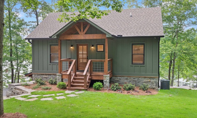 Crane Hill House | No Deadlines: 3 BR, 2 BA House in Crane Hill, Sleeps 10