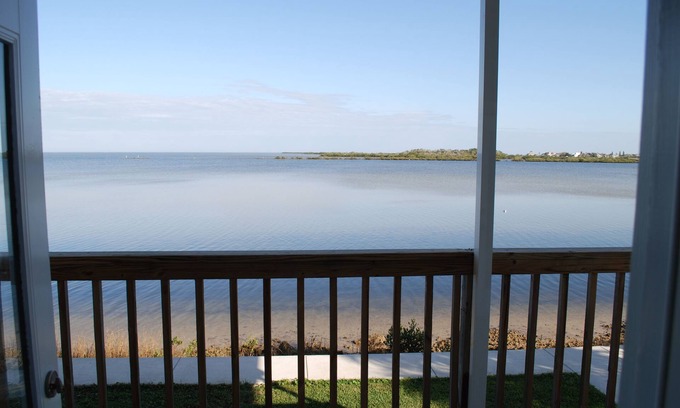 Driftwood Isles House | No Hurricane Damage! Gulf front Pet Friendly home great fishing and sunsets!