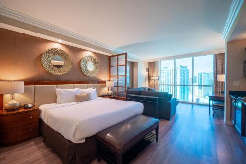 Las Vegas House | No Resort Fee Strip View Suite +Free Valet + Pool