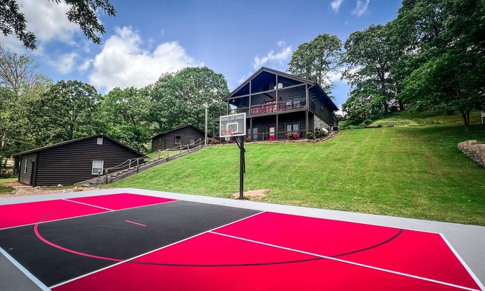 Grove House | NO WAKE ZONE RETREAT! Lake Front, Private Dock, Renovated in 2024