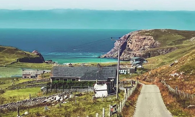 Arnol House | No1 Dalbeg, a Hebridean Escape and your Adventure.