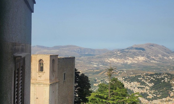 Erice Bed & Breakfast | Noble palace sky view in the mountains, near the historic center of Erice