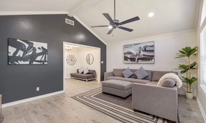 Tyler House | Noir at Hollytree Dr. Perfect Location!