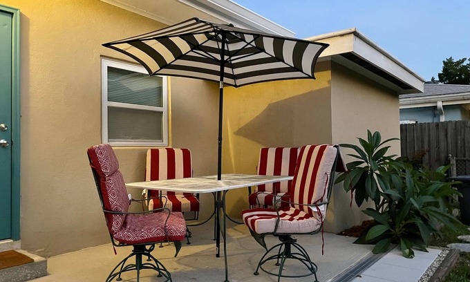 Laurel House | NOKOMIS BEACH BUNGALOW 227