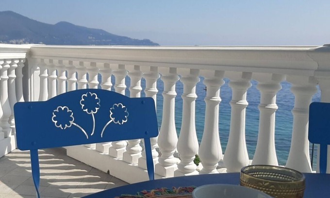 Noli Apartment | Noli - Splendid seaside apartment with panoramic terrace in "Art Nouveau" villa