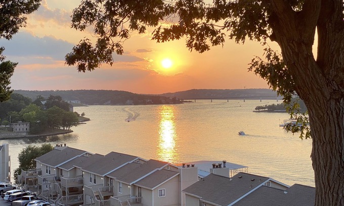 Osage Beach Condo | NON SMOKING, CLEAN, READY FOR YOU!