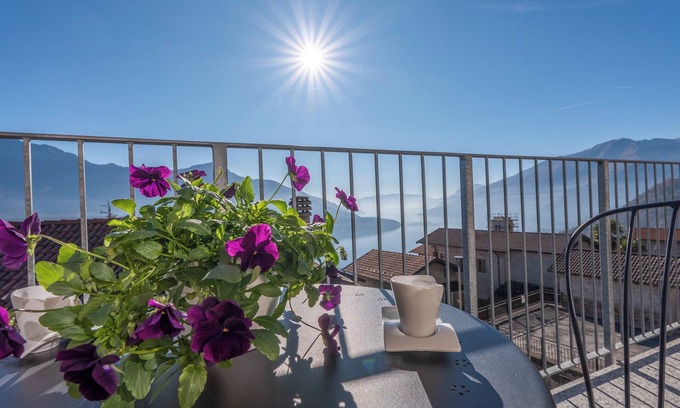 Vercana Apartment | Nonna Delfina Panorama holiday flat on Lake Como