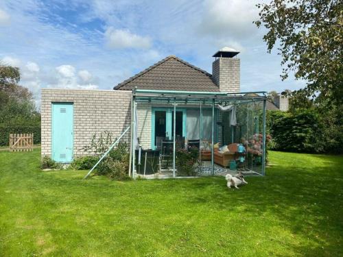 Dirkshorn House | Noordzee omheind met hond
