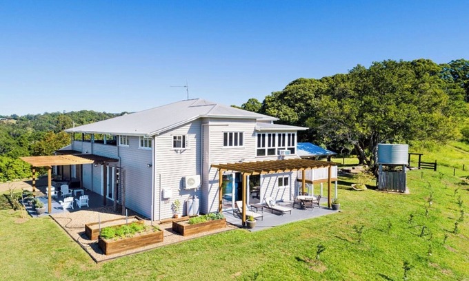 Kin Kin House | Noosa Hinterland Luxe Farm House - Kin Kin - Pets, Weddings, & Events allowed!