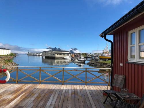 Svolvaer House | Nora's Waterfront Cabin