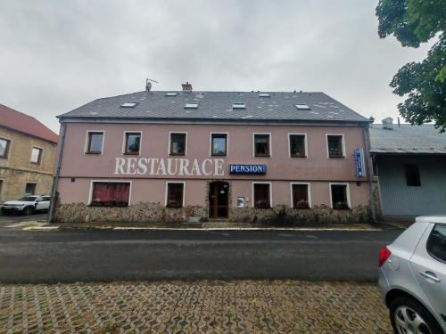 Hora Svateho Sebestiana House | Nord