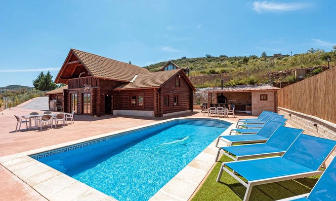 Casabermeja Cabin | Nordic cottage on the Costa del Sol, enjoy the Andalusian climate with swimming pool!