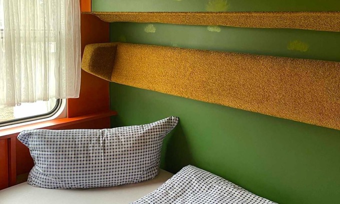 Pasewalk Cottage | Nordic fairy tales - The dragon 12 - zz Lokschuppen Pasewalk overnight experience in a sleeping car
