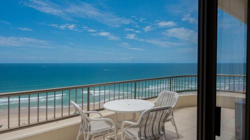 Main Beach Apartment | Norfolk Luxury Beachfront Apartments Gold Coast
