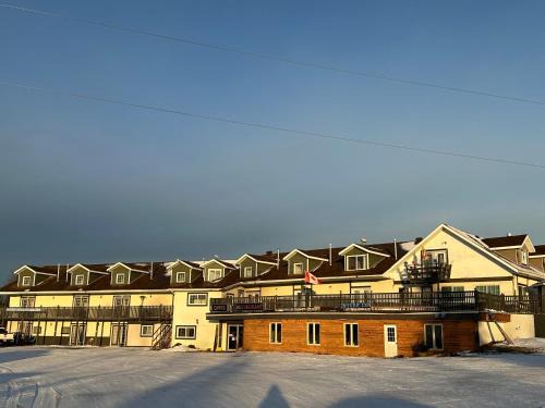 Cochrane Hotel | North Adventure Inn