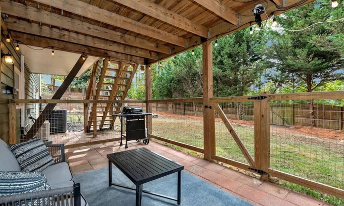 Lawrenceville Condo | North Atlanta Hideaway