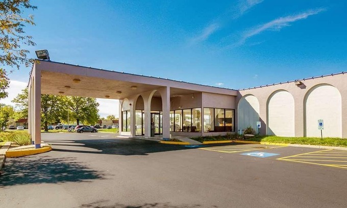 North Aurora Hotel | North Aurora Inn & Studio