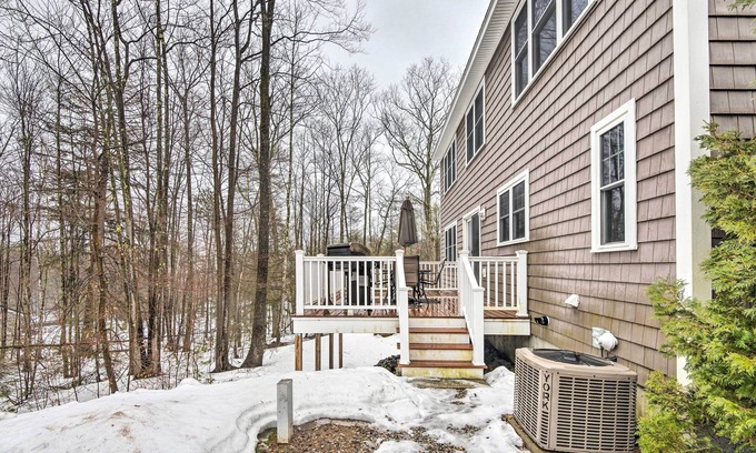 North Conway Cottage | North Conway Home ~ 2 Mi to Cranmore Mountain!