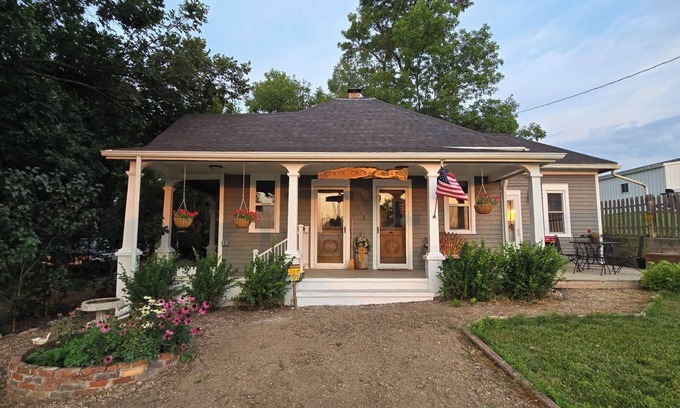 Hartington Cottage | North Crick Lodge- 2-bedroom Cottage in the Country Village of Bow Valley