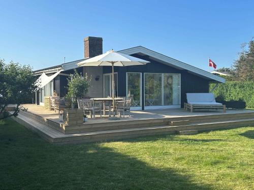 Skastrup Strand House | North Funen Summer Idyll By The Water
