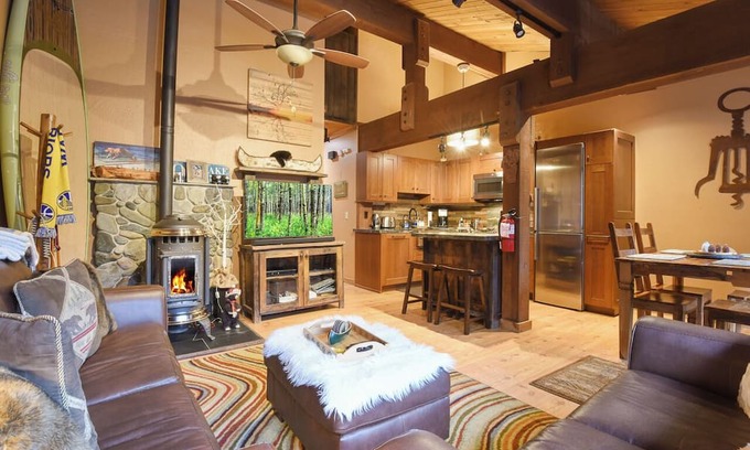Tahoe City House | North Lake Tahoe Alpine Retreat – 5 Min to Skiing!
