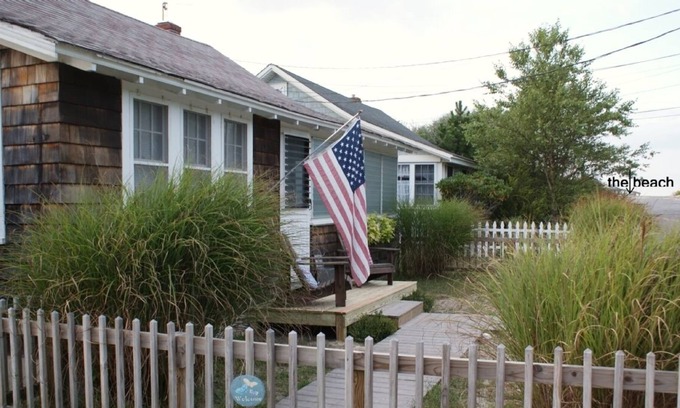 Wading River Cottage | North shore beach cottage, charming, cute & clean. 100ft.to beach!