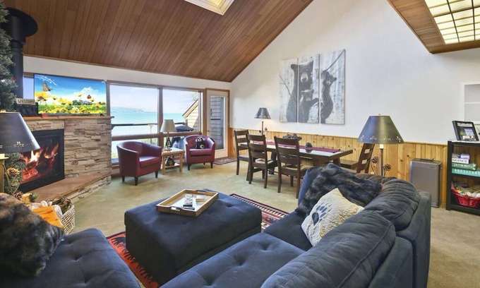 Two Harbors House | North Shore Nirvana: Lakefront, Deck, Fireplace, Beach
