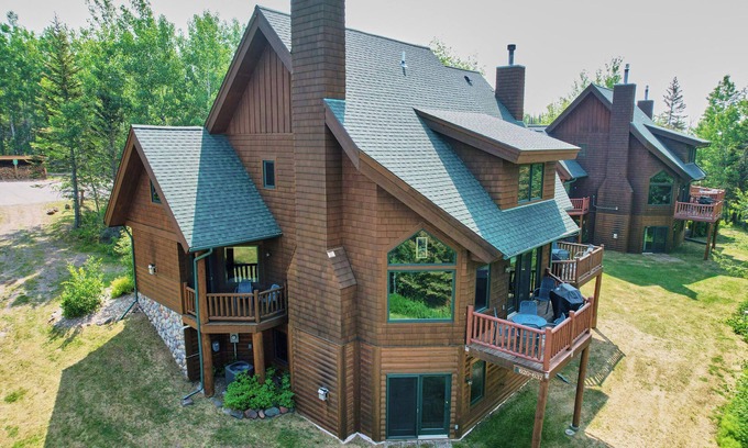 Lutsen House | "North Shore Retreat" Lutsen 5 Bed/4 Bath, Sleeps 14, Ski in - Ski out