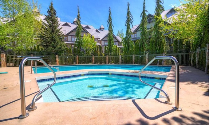 Village North Condo | North Star, Whistler Village with pool. 6 days rental 7th day free. March open!