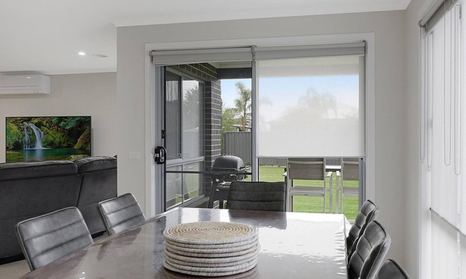 Warrnambool House | North Warrnambool Retreat - Well appointed 4 bedroom, 2 bathroom house in North Warrnambool.