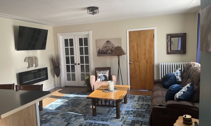 Two Harbors House | Northern Lights- Relax, Unwind, & Enjoy
