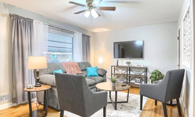 Northglenn House | ★Northside Charmer★☀️Nice Patio⚡WiFi ♥ Long Stays!