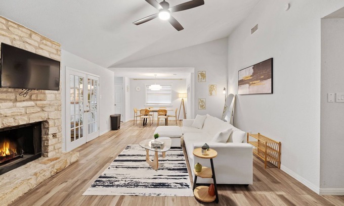 Anderson Mill Village House | Northside Stay W King Beds + Grill!