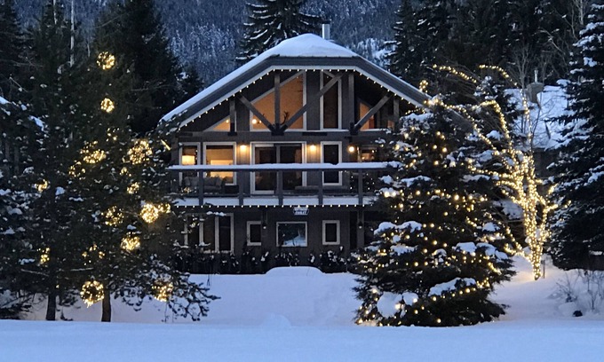 Nicklaus North Ski Chalet | Northwood Chalet Whistler: Luxury Golf Course Home, Stunning Views of Blackcomb!