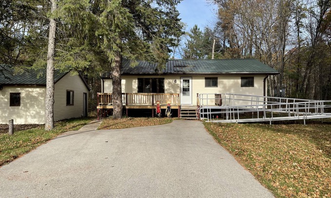 Athelstane House | Northwoods Home Getaway w/direct access to ATV/Snowmobile Trails