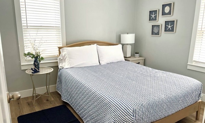 Norton Shores House | Norton Shores house sleeps 6, walking distance to Maranatha, and Lake Michigan.
