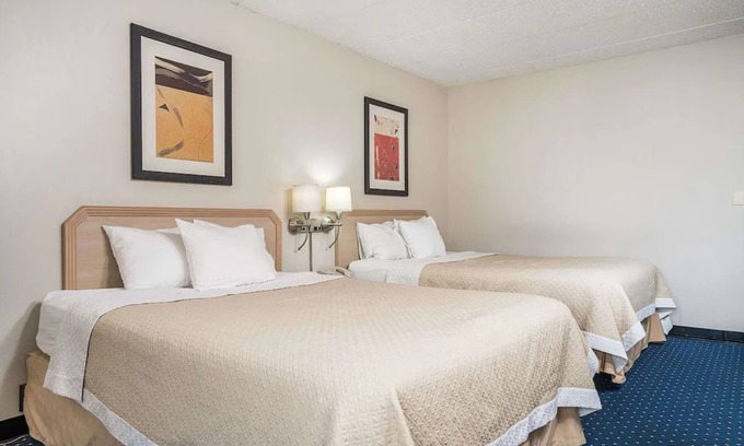 La Crosse Hotel | Norwood Inn and Suites Lacrosse - 2 Queen Bed Non Smoking
