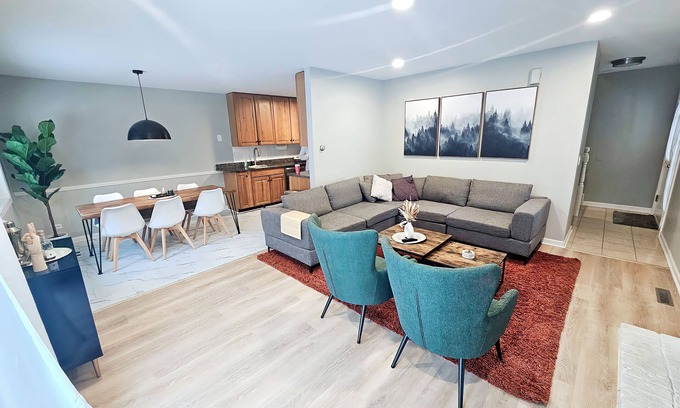 Naperville House | Nostalgic Naperville Escape 3Br, 1.5 Ba