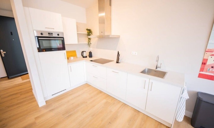 De Bilt Apartment | Notable 1 Bed Serviced Apartment 53m2 -ESS38N-